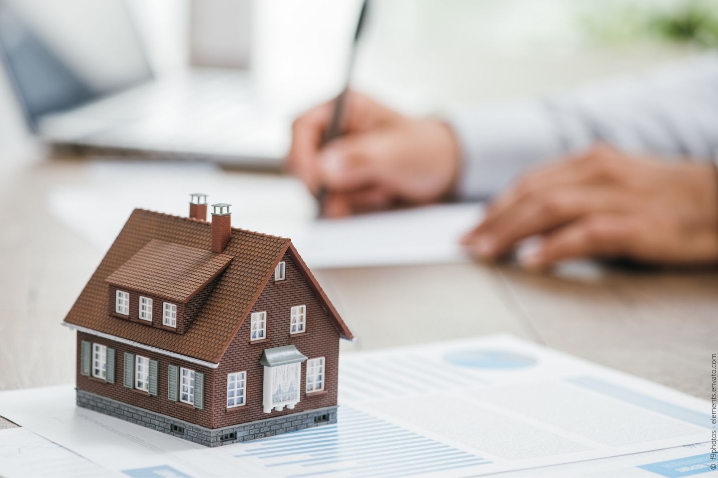 Wie Sie als Quereinsteiger Immobilienmakler werden können
